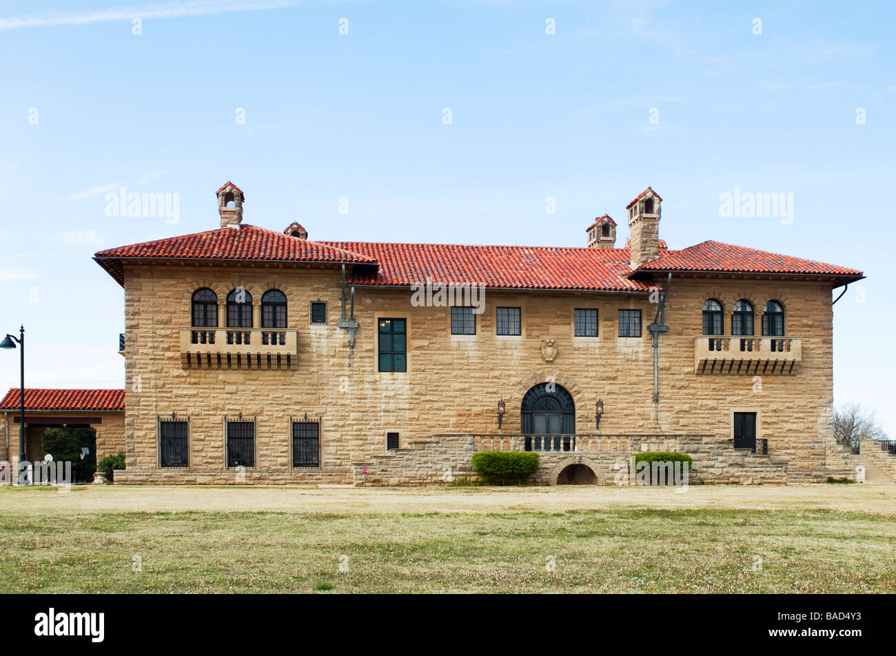 Blick nach Süden der 55 Zimmer marland Herrenhaus, ein Nationales Historisches Wahrzeichen, in Ponca City, Oklahoma, USA. Stockfoto