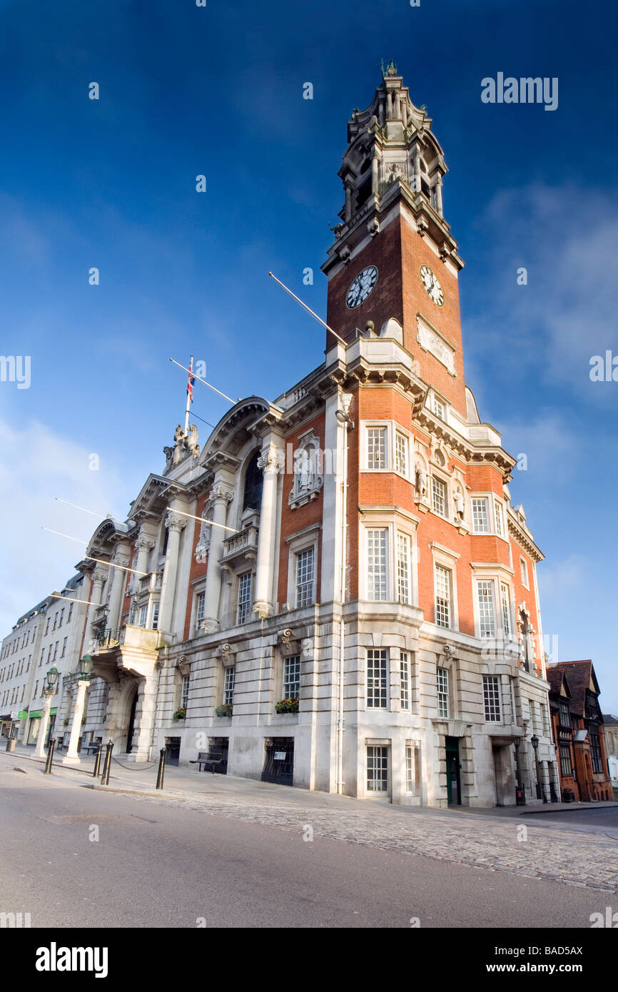 Colchester Town Hall auf der High Street ein Weitwinkel erschossen von einem niedrigen Standpunkt Stockfoto