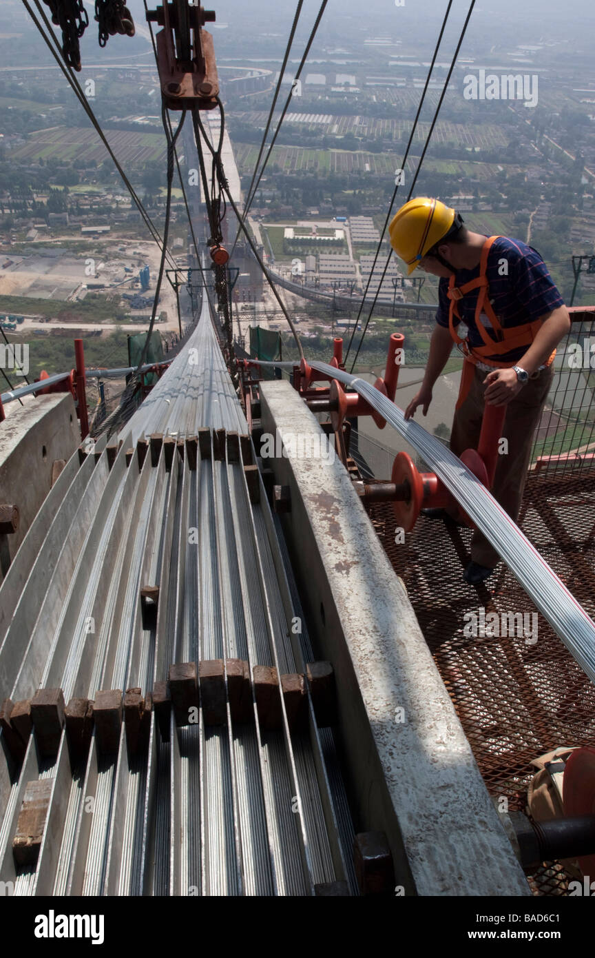 Inspektion der Hängebrücke Sattel an Runyang Brücke in China derzeit die längste Brücke in China Stockfoto