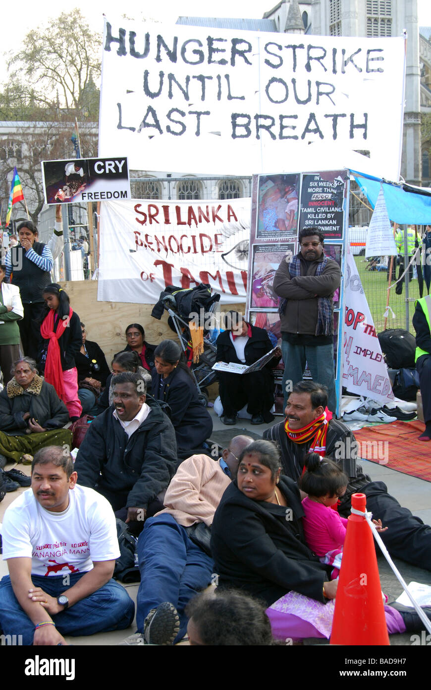 Sri Lanka Tamil Protest Westminster "Big Ben" hinsetzen Demonstration Straße gesperrt gesperrt friedliche Ruhe Stockfoto