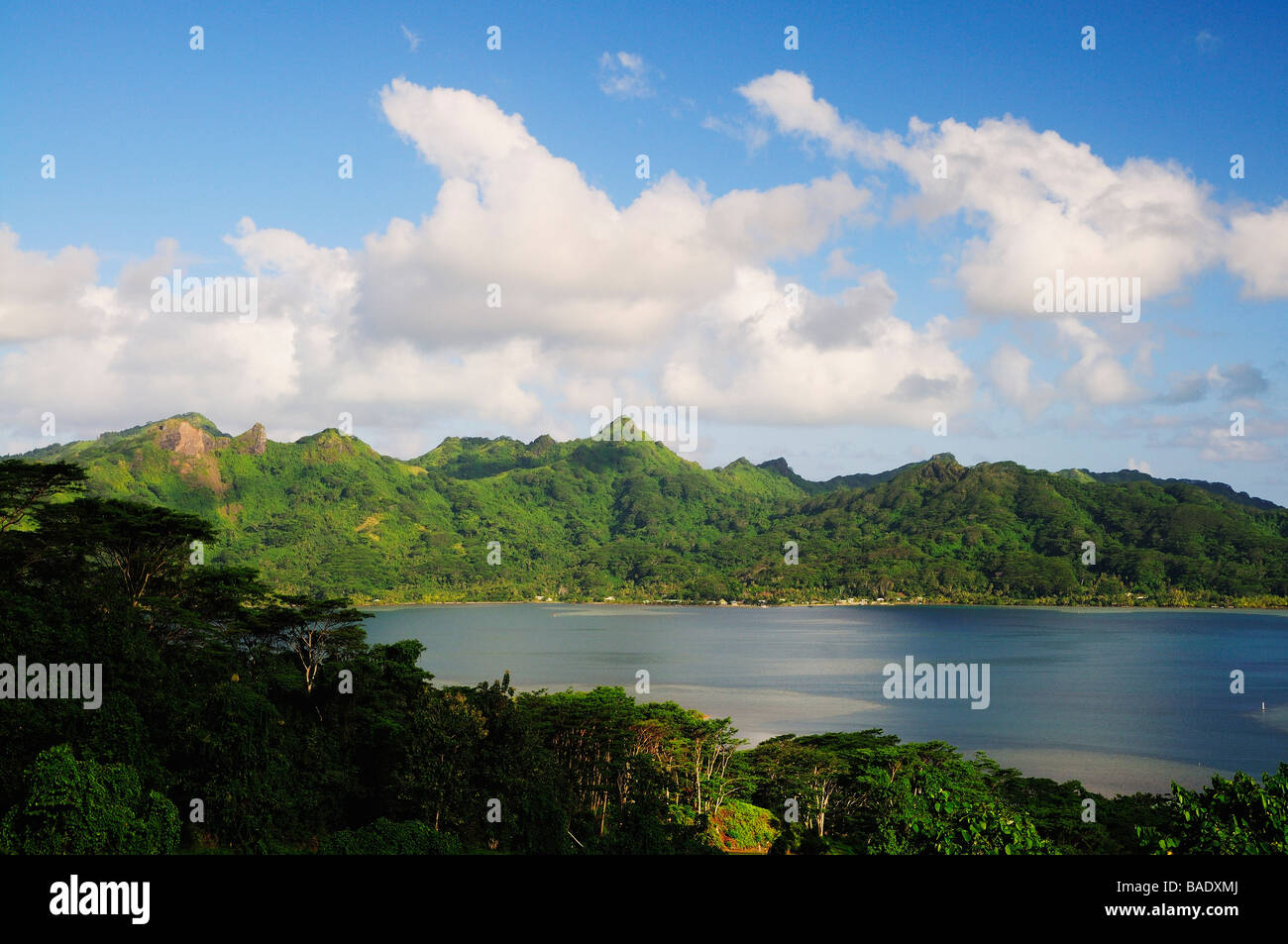 Überblick über die Bucht, Huahine, Französisch-Polynesien Stockfoto