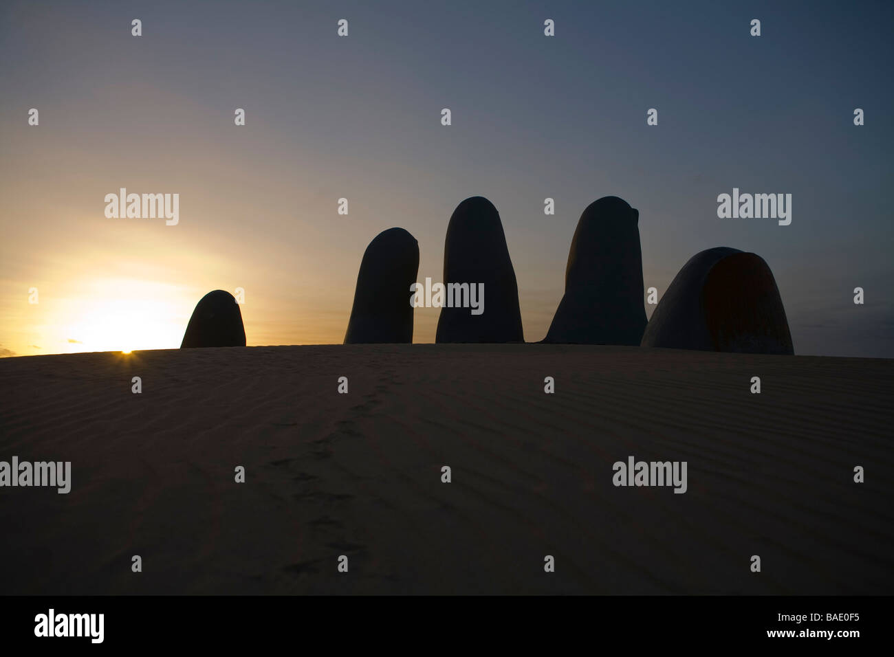 Die Hand-Skulptur am Strand, Punta del Este, Uruguay Stockfoto