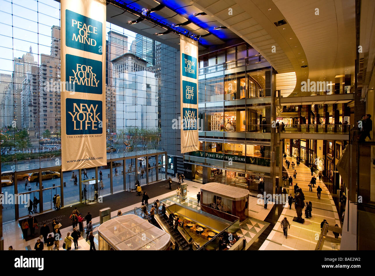 Vereinigte Staaten, New York, Columbus Circle, Time Warner Center, Einkaufszentrum, speichert Stockfoto