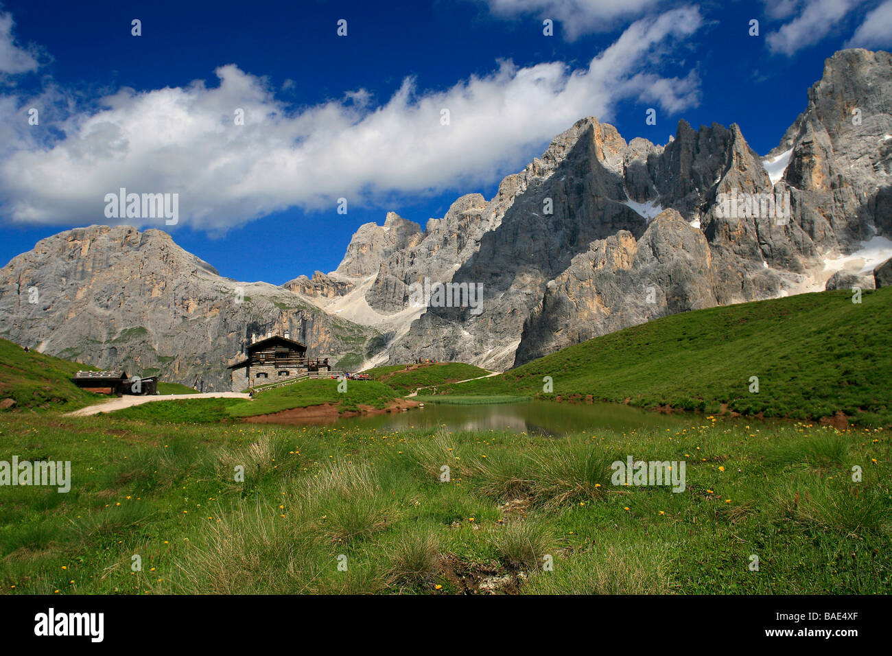 Segantini Hütte und See, Pale di San Martino, Trentino, Italien Stockfoto