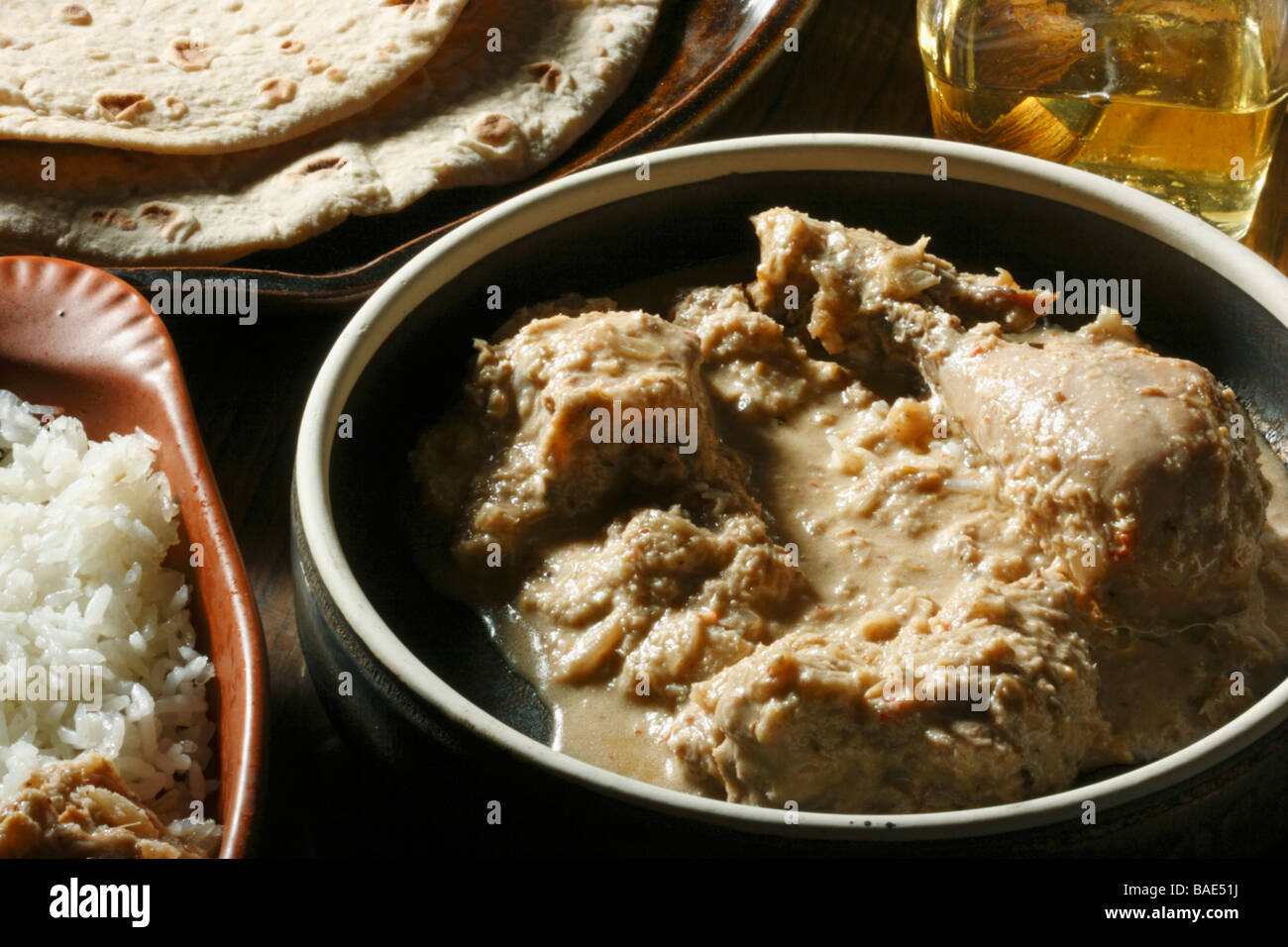 Pandhra Rassa ist ein weißer Curry Joghurt und Huhn aus Maharashtra hergestellt Stockfoto