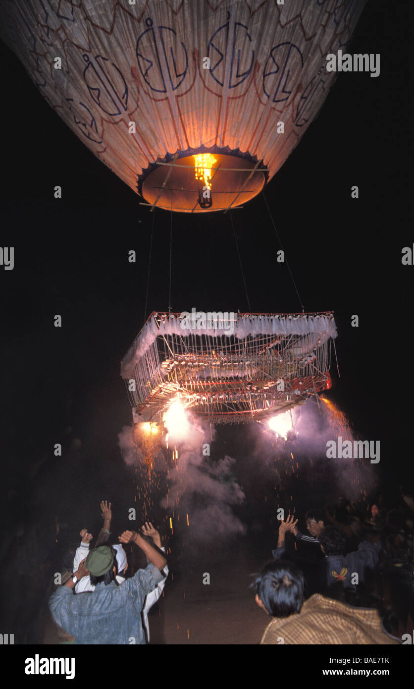 Myanmar (Burma), Shan-Staat, Taunggyi, Ballon-Festival während der buddhistischen Feier des vollen Mondes Tazaungmon genannt (oder Stockfoto