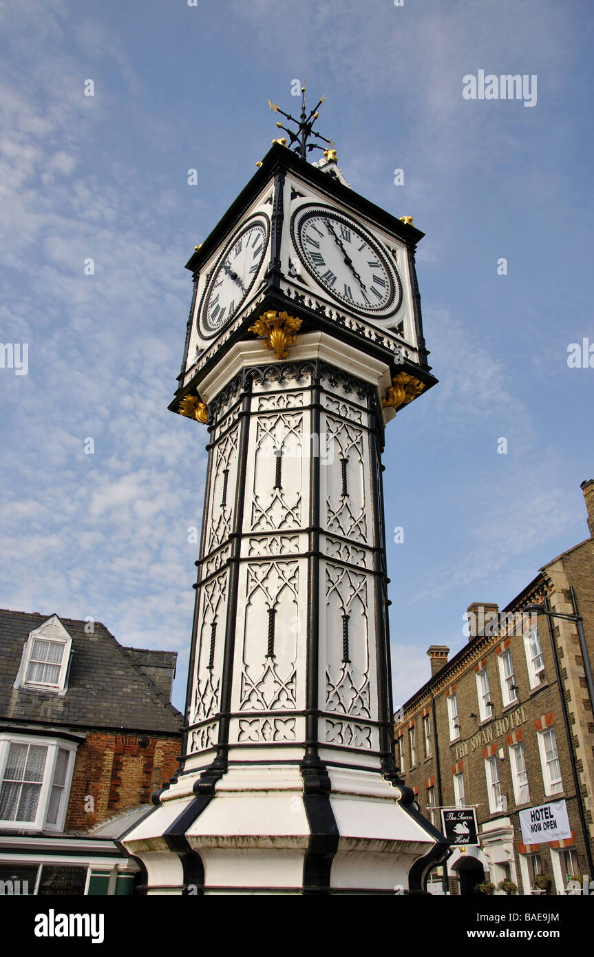 Viktorianische Uhrturm, Marktplatz, Downham Market, Norfolk, England, Vereinigtes Königreich Stockfoto