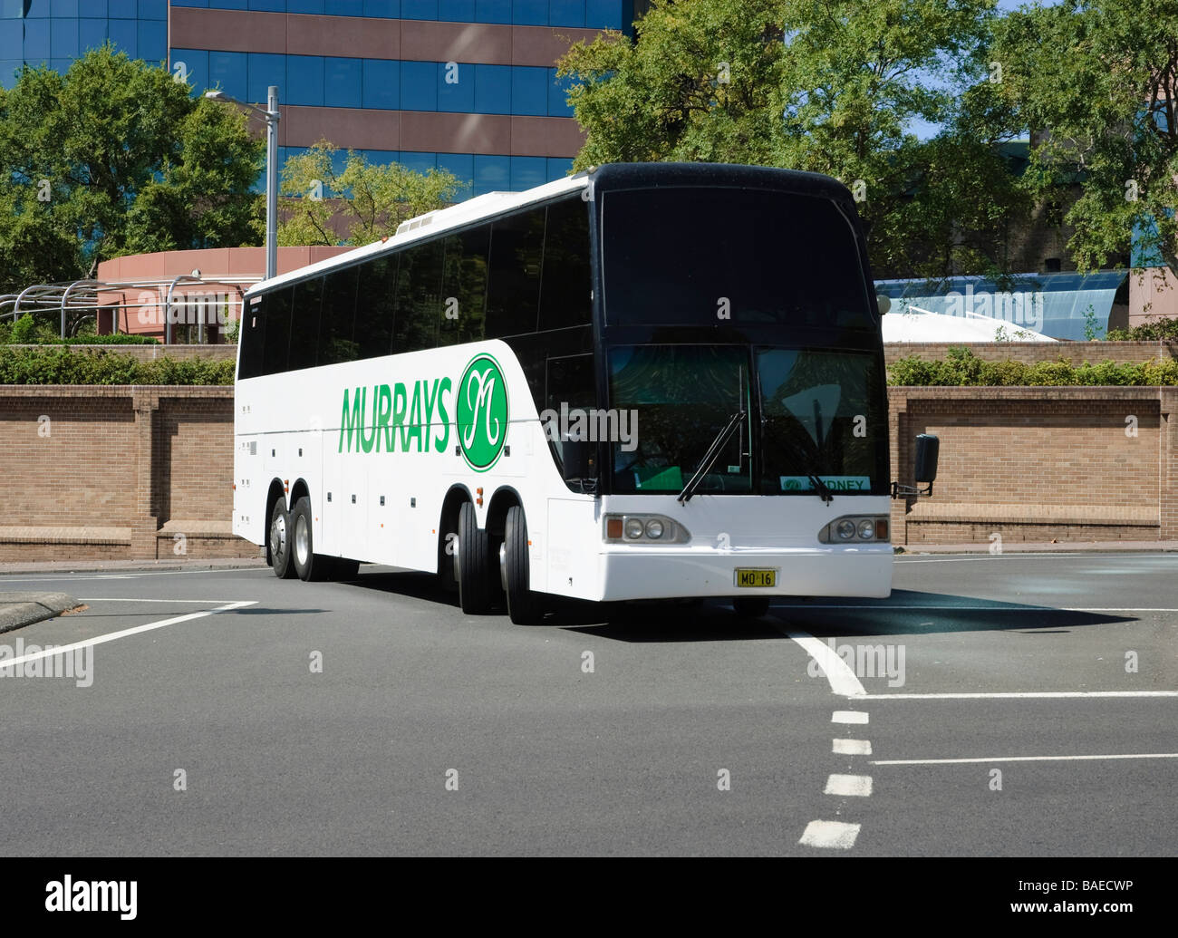4-Achs, Twin-Steer Ferngespräche express Coach. Stockfoto