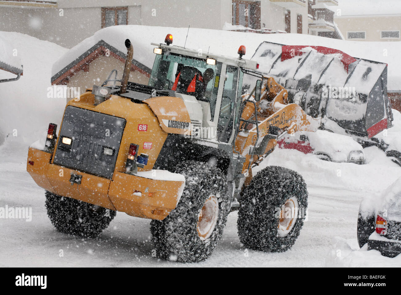 Traktor, Schnee, Val Thorens Trois Vallées, Savoie Frankreich löschen Stockfoto