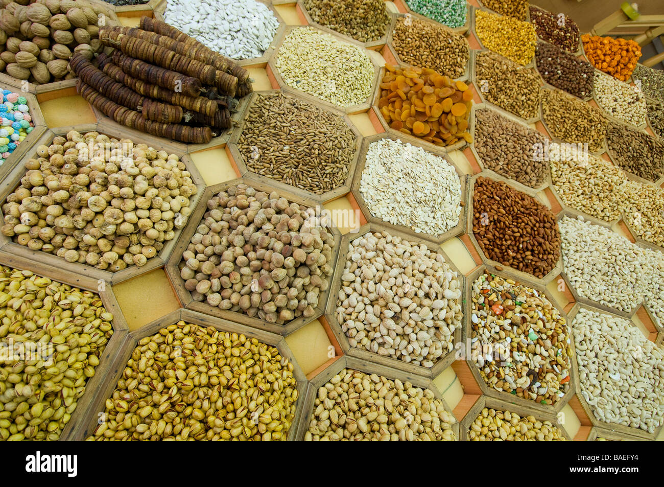 Anzeige von Muttern & Gewürze Dubai Stockfoto