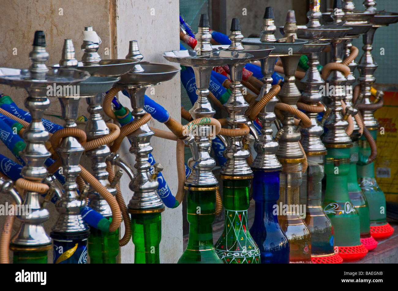 Narguiles Wasserleitungen Dubai Stockfoto