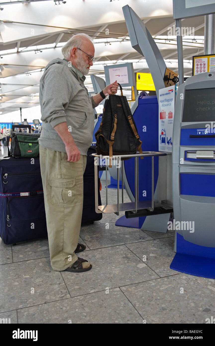 Heathrow Terminal 5 London Check-in Bereich Stockfoto