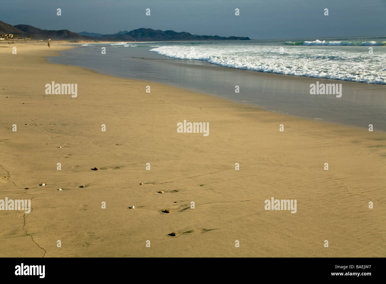 Mexiko Todos Santos lange Strecke von Sand und Wellen am Playa San Pedrito am Pazifischen Ozean beliebter Strand für Surfer Stockfoto