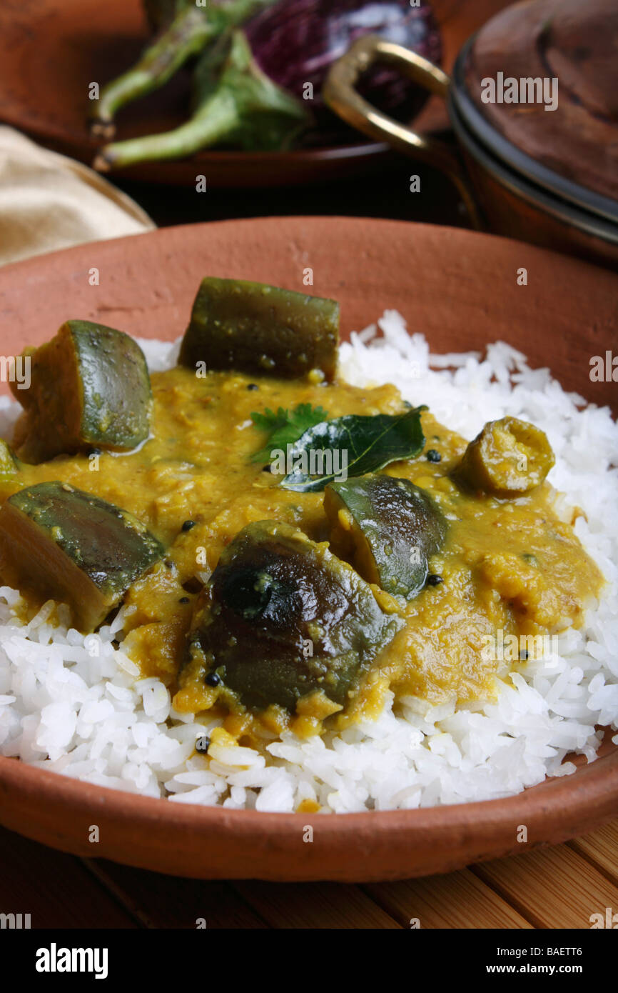 Vangi Dal ist ein Curry in der dal und Auberginen mit indischen Gewürzen gekocht werden Stockfoto