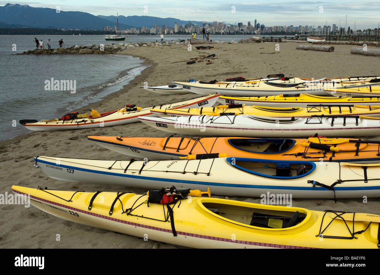 Kajaks am Jericho Beach - Kitsalano, Vancouver, Britisch-Kolumbien, Kanada Stockfoto