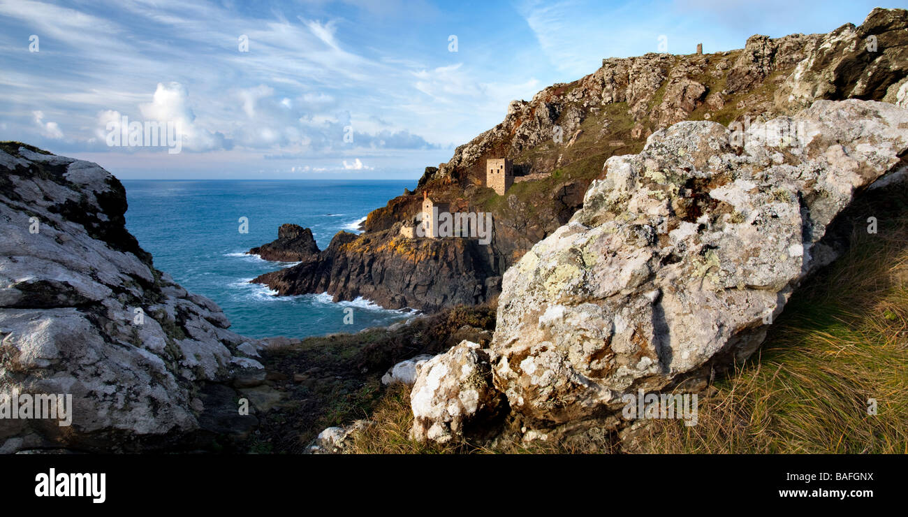 Blick auf die Krone Maschinenhaus und Zinn-Minen, Botallack, Cornwall, England, UK Stockfoto