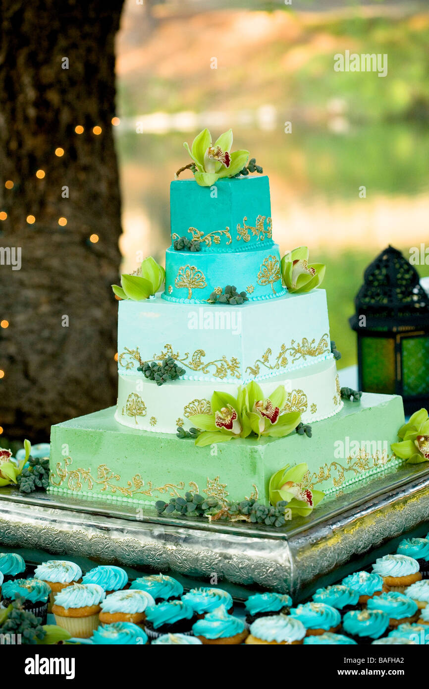 Hochzeitstorte, Kuchen, blau, grün, hell, Farbe, Orchidee, Cupcake, Feier Stockfoto