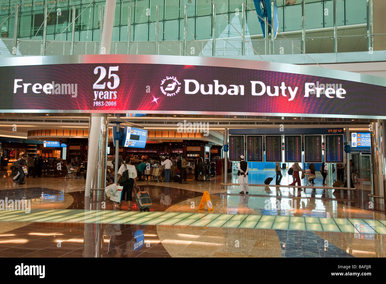 Duty free Einkauf in s Flughafen Dubai Vereinigte Arabische Emirate Stockfoto