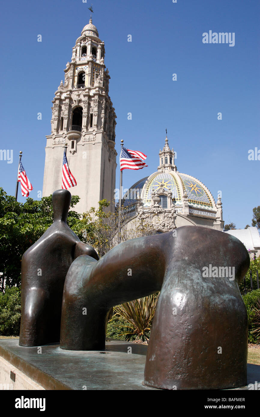 Museum des Mannes mit einer Skulptur genannt stützende Abbildung Bogen Bein von Henry Moore Balboa park, San Diego Kalifornien Usa Stockfoto