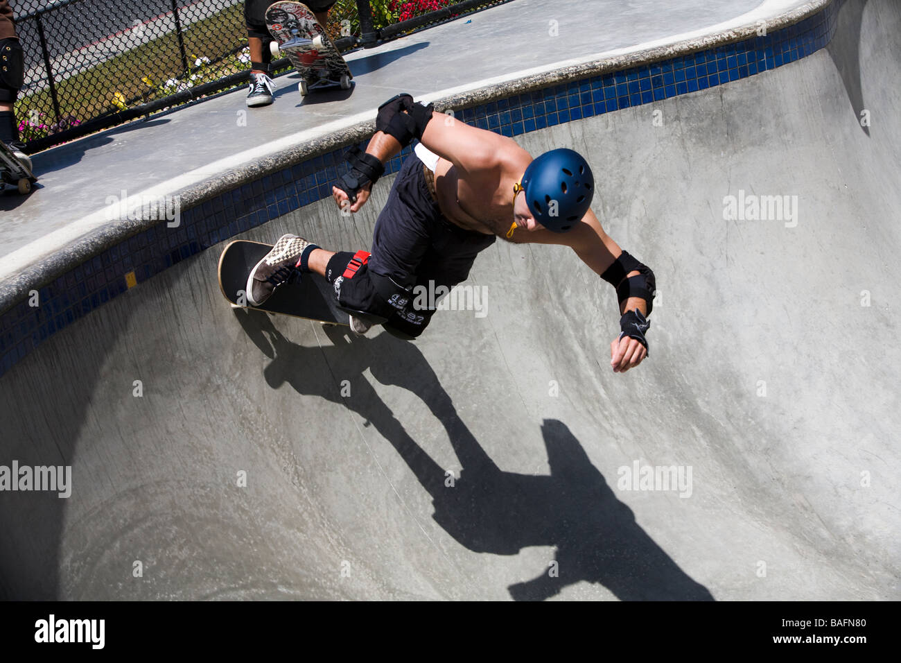 Skateboarder machen Tricks Culver City Skateboard Park Culver City Los Angeles County California Vereinigten Staaten von Amerika Stockfoto