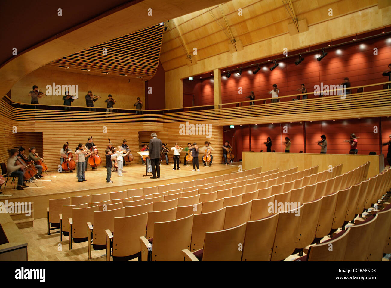 Menuhin Hall - Yehudi Menuhin School, Cobham, Vereinigtes Königreich, Burrell Foley Fischer, Menuhin Hall - Yehudi Menuhin Schule Stockfoto