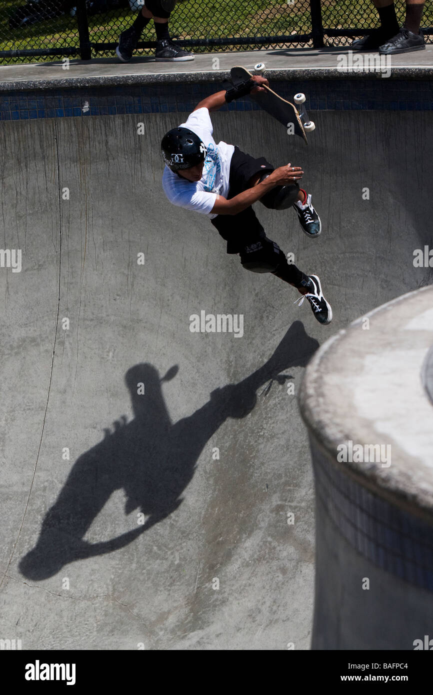 Skateboarder machen Tricks Culver City Skateboard Park Culver City Los Angeles County California Vereinigten Staaten von Amerika Stockfoto