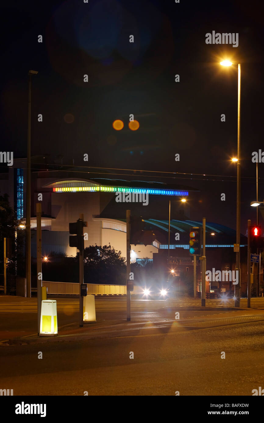 Onyx-Fabrik, Sheffield, Vereinigtes Königreich, Claire Brew, Onyx Fabrik Detail der Beleuchtung in Baumkronen. Stockfoto