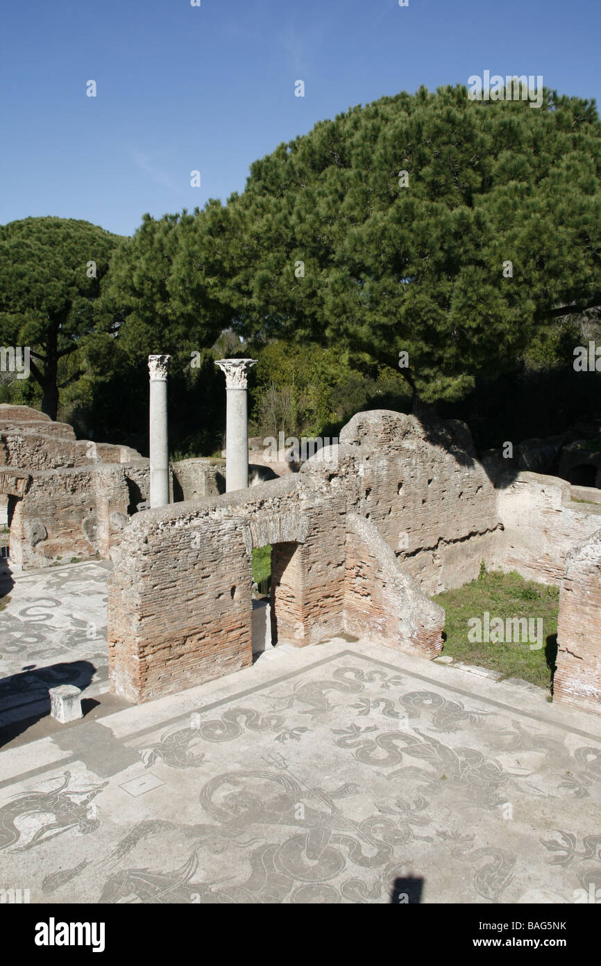 römische Ruinen in der alten Stadt von Ostia Antica, Italien Stockfoto