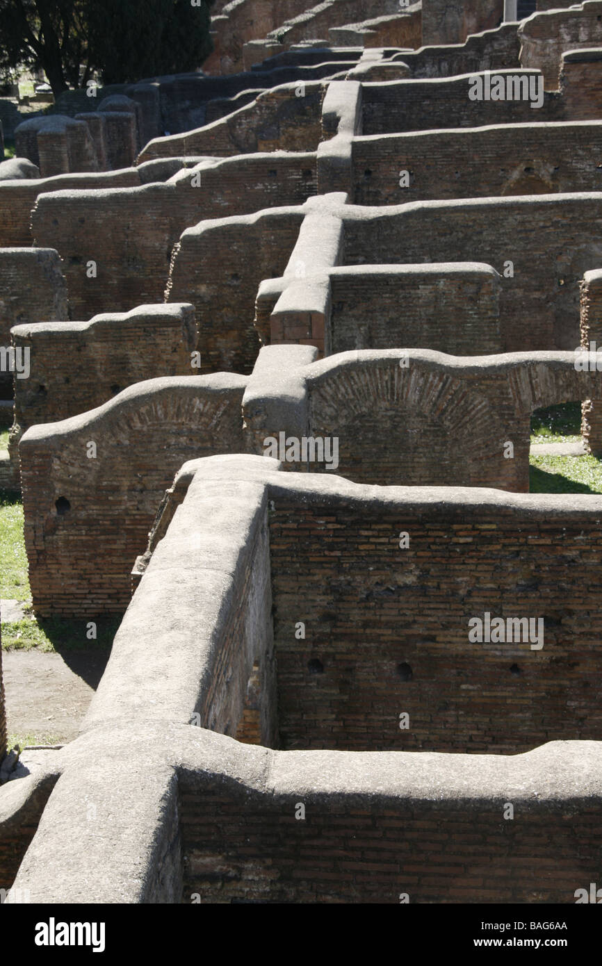 römische Ruinen in der alten Stadt von Ostia Antica, Italien Stockfoto