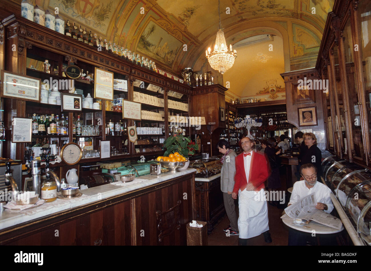 Italien, Umbrien, Perugia, Caffe Sandri liegt Corso Vannucci Stockfoto