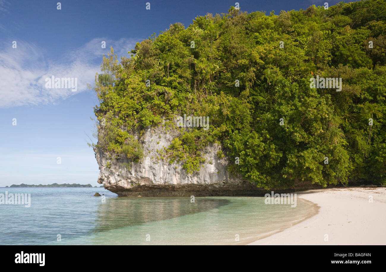 Long Beach bei Felsinseln Mikronesien-Palau Stockfoto