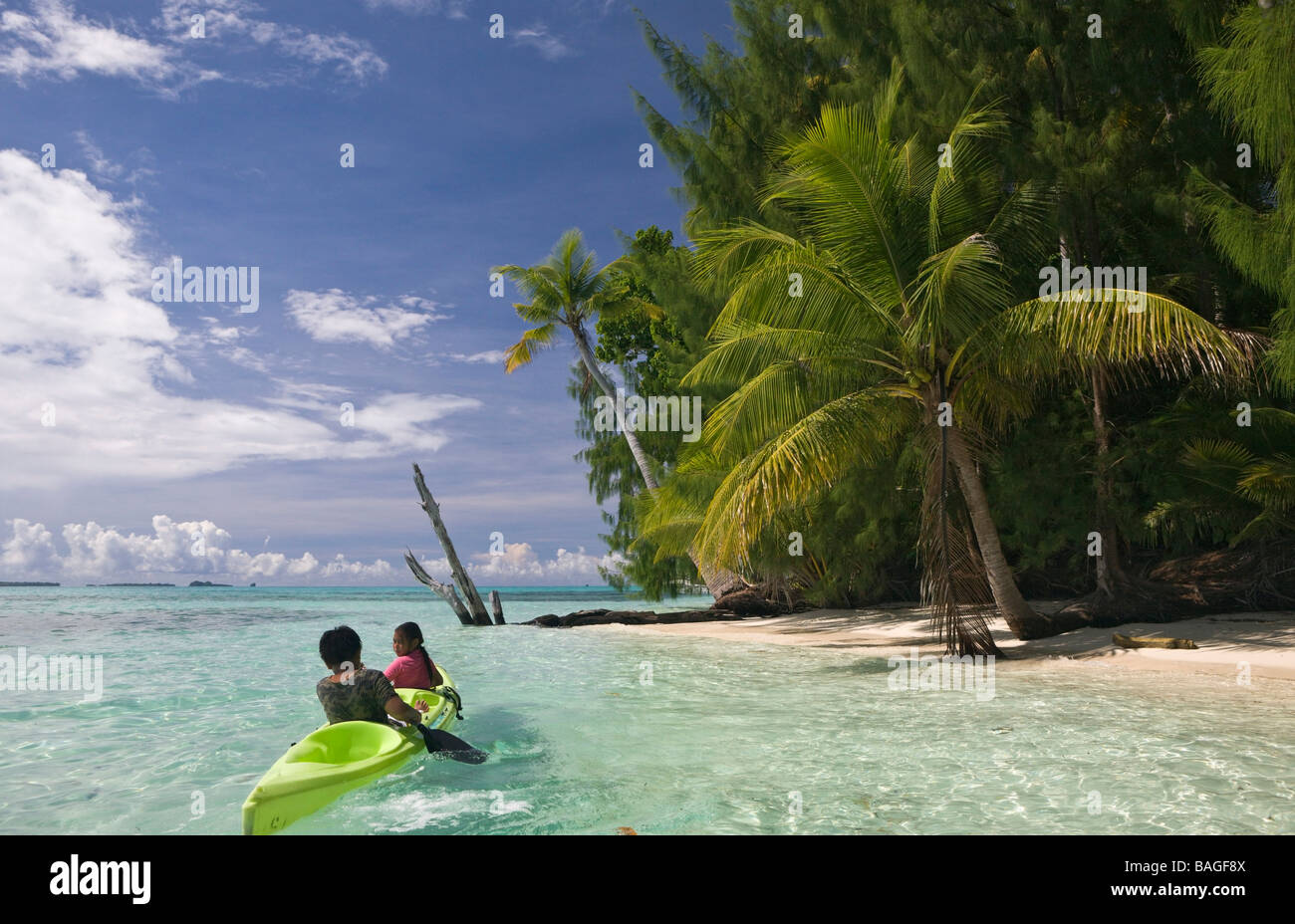 Kajak-Kinder-Mikronesien-Palau Stockfoto