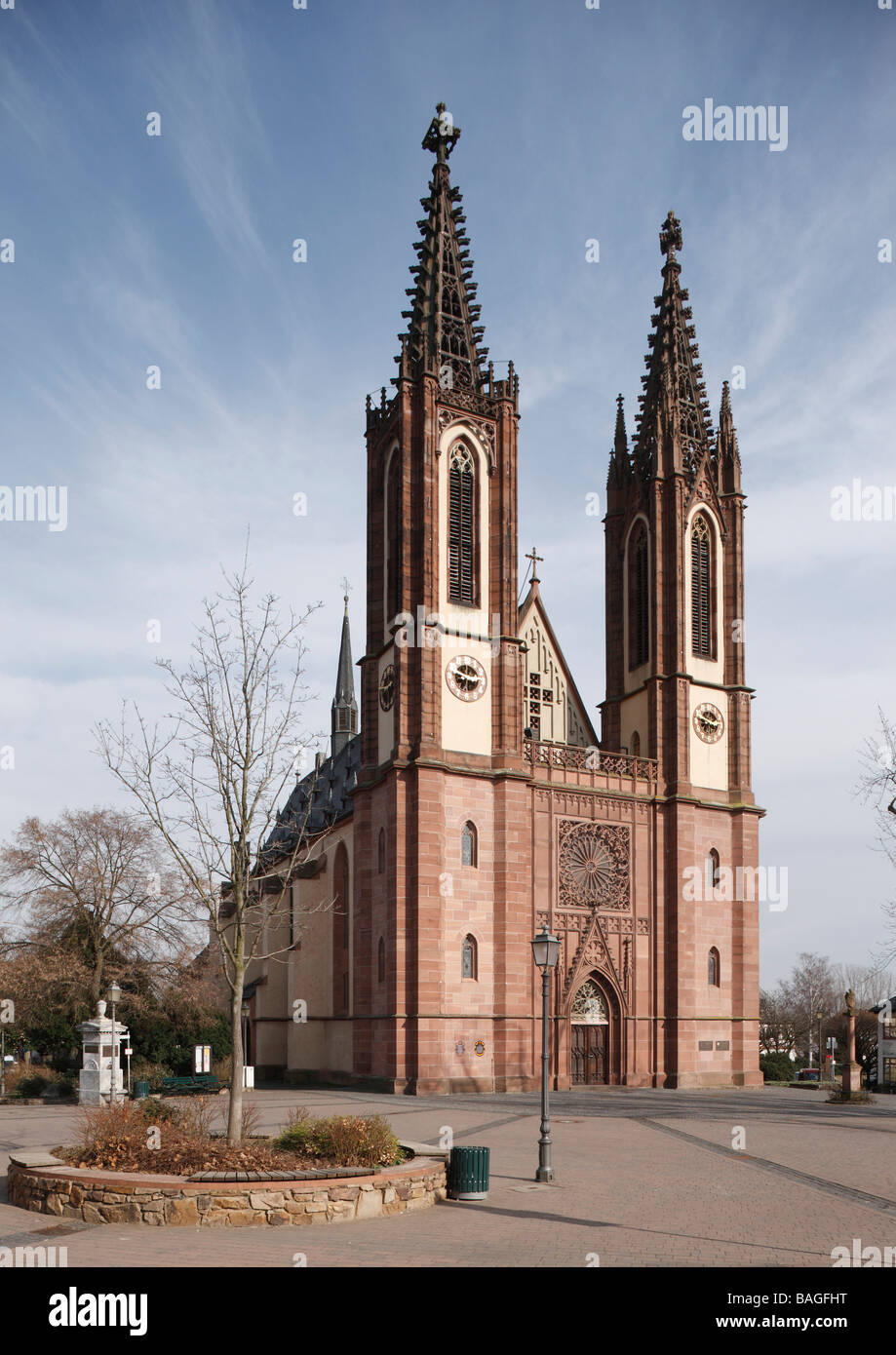 Geisenheim, Katholische Pfarrkirche 'Heilig Kreuz', '''Rheingauer Dom '', Blick von Nordwesten " Stockfoto