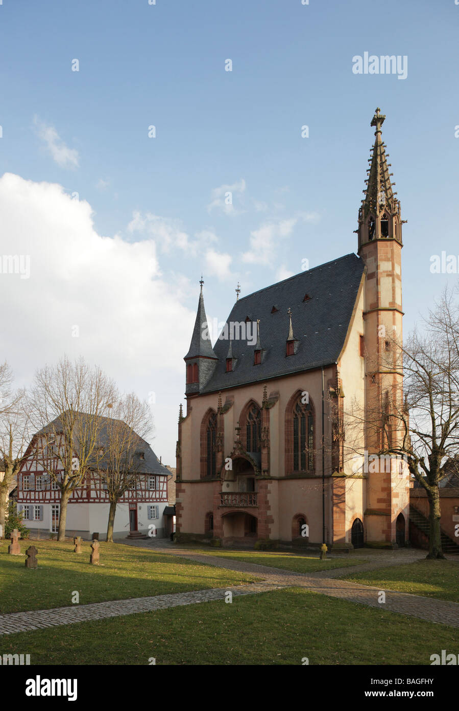 Kiedrich, Michaelskapelle Mit Aussenkanzel Und Beidseitigem Treppenaufgang, "Totenkapelle Mit Beinhaus (Karner) von 1434-1444 Stockfoto
