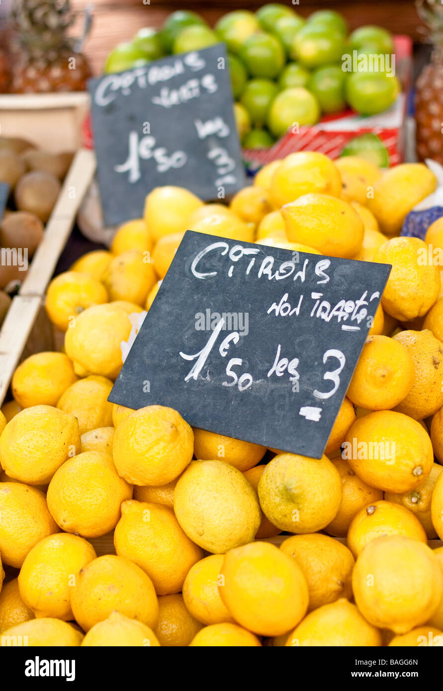 Zitronen am Markt im Süden von Frankreich Stockfoto