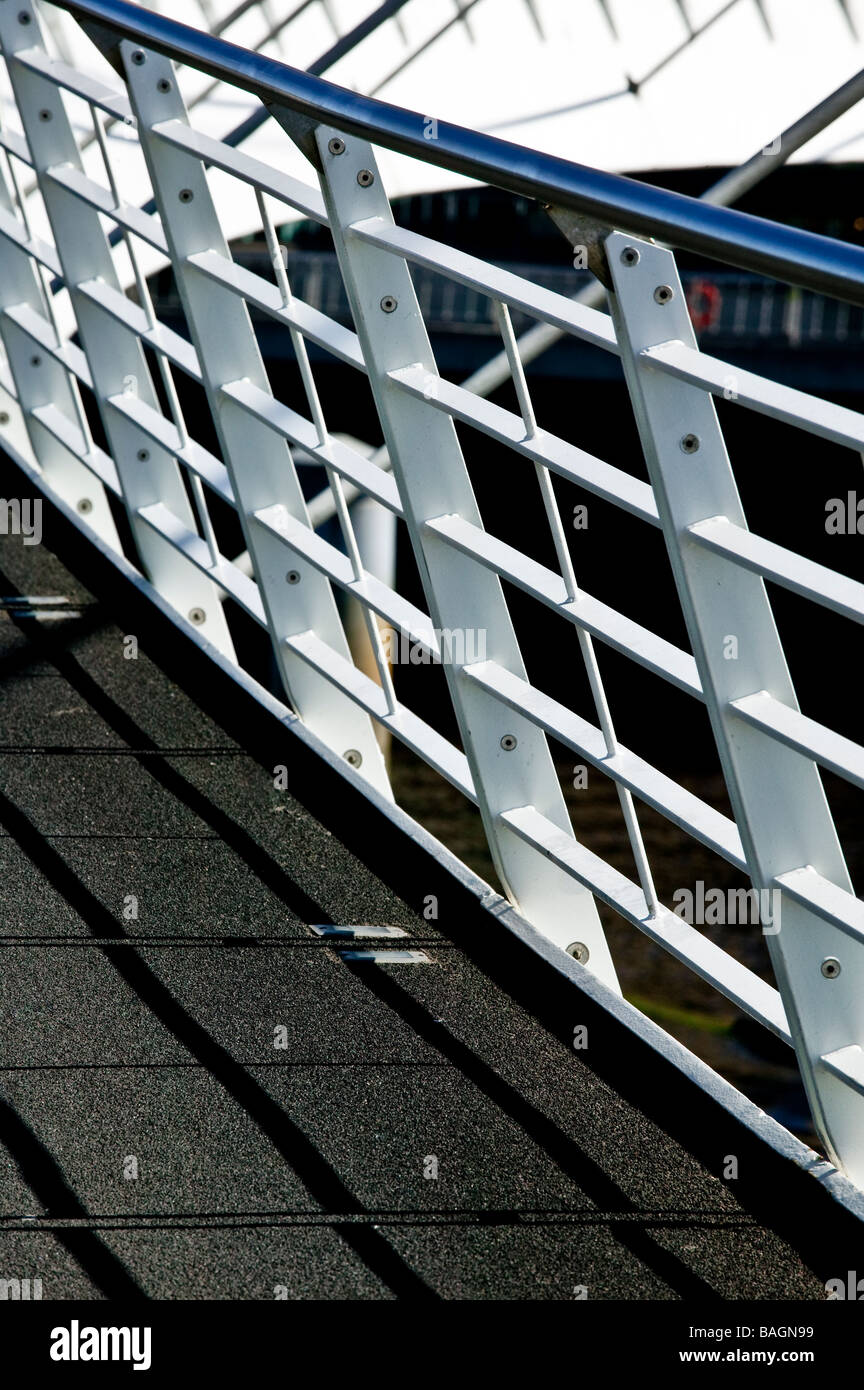 Detail die Gateshead Millennium Bridge am Kai, Newcastle-Upon-Tyne Stockfoto