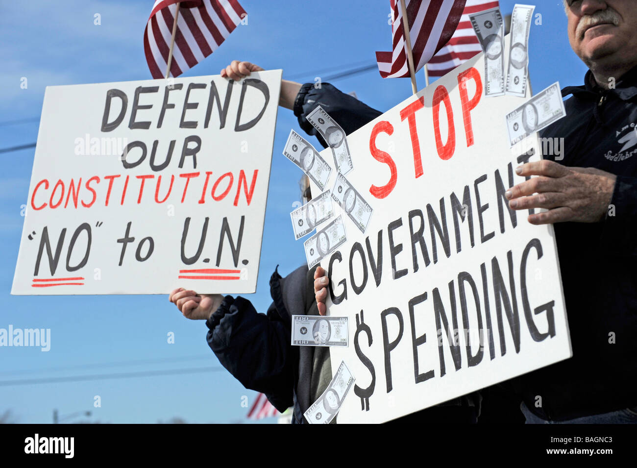 Gewöhnliche Bürger Demonstranten protestieren, Steuern und andere Regierung verschwenderische Ausgaben Stockfoto