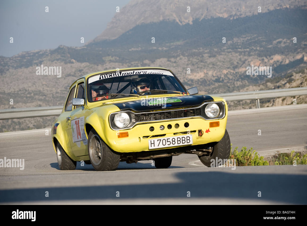 Gelbe 1971 Ford Escort RS2000 klassischen Autorennen in der Classic-Rallye Mallorca Stockfoto
