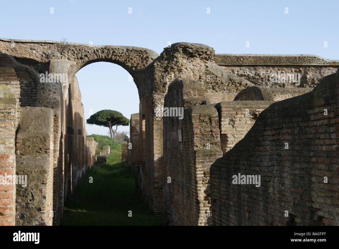 römische Ruinen in der alten Stadt von Ostia Antica, Italien Stockfoto