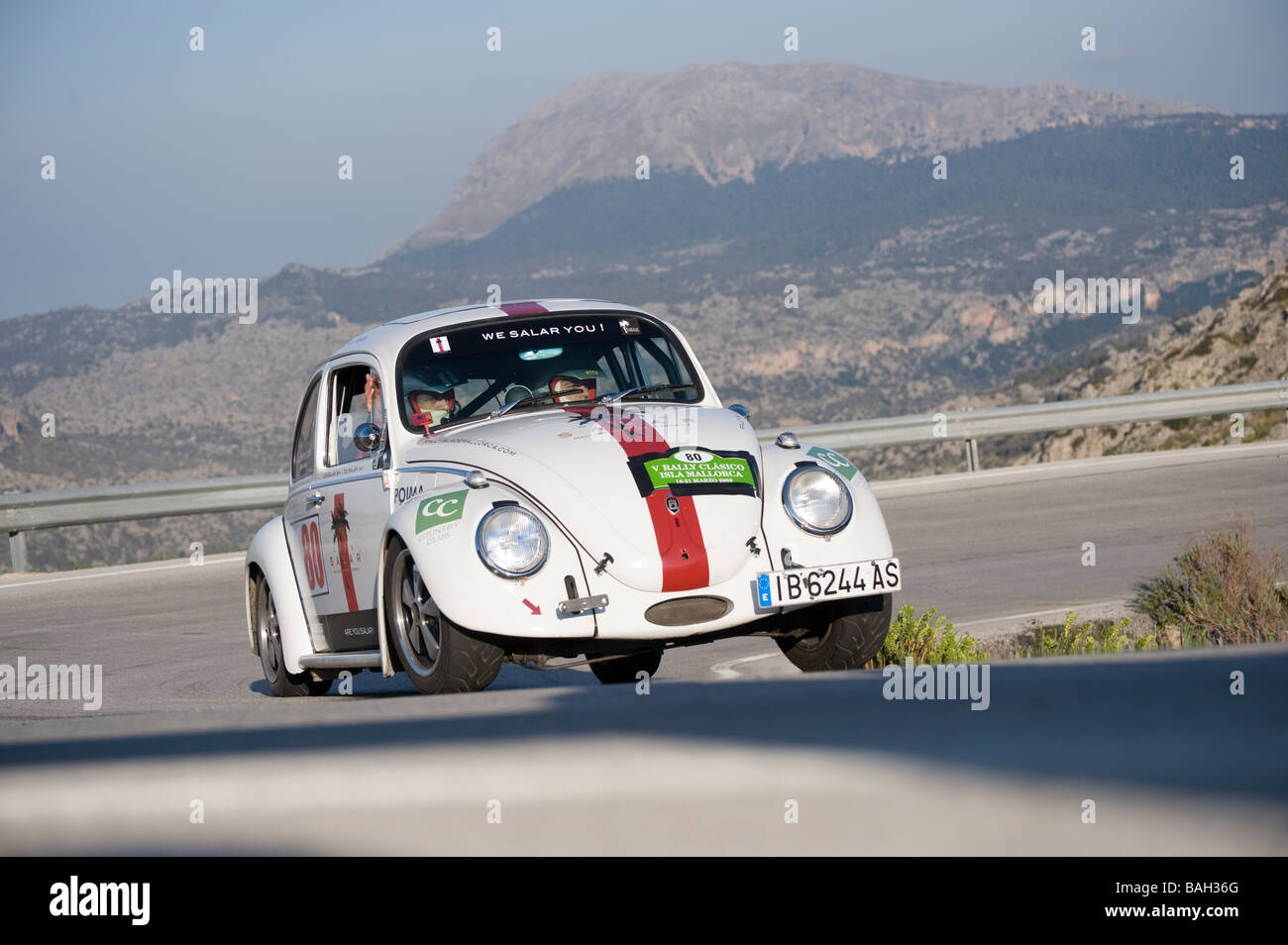 Weiße 1965 VW Käfer Oldtimer-Rennen in der Classic-Rallye Mallorca Stockfoto