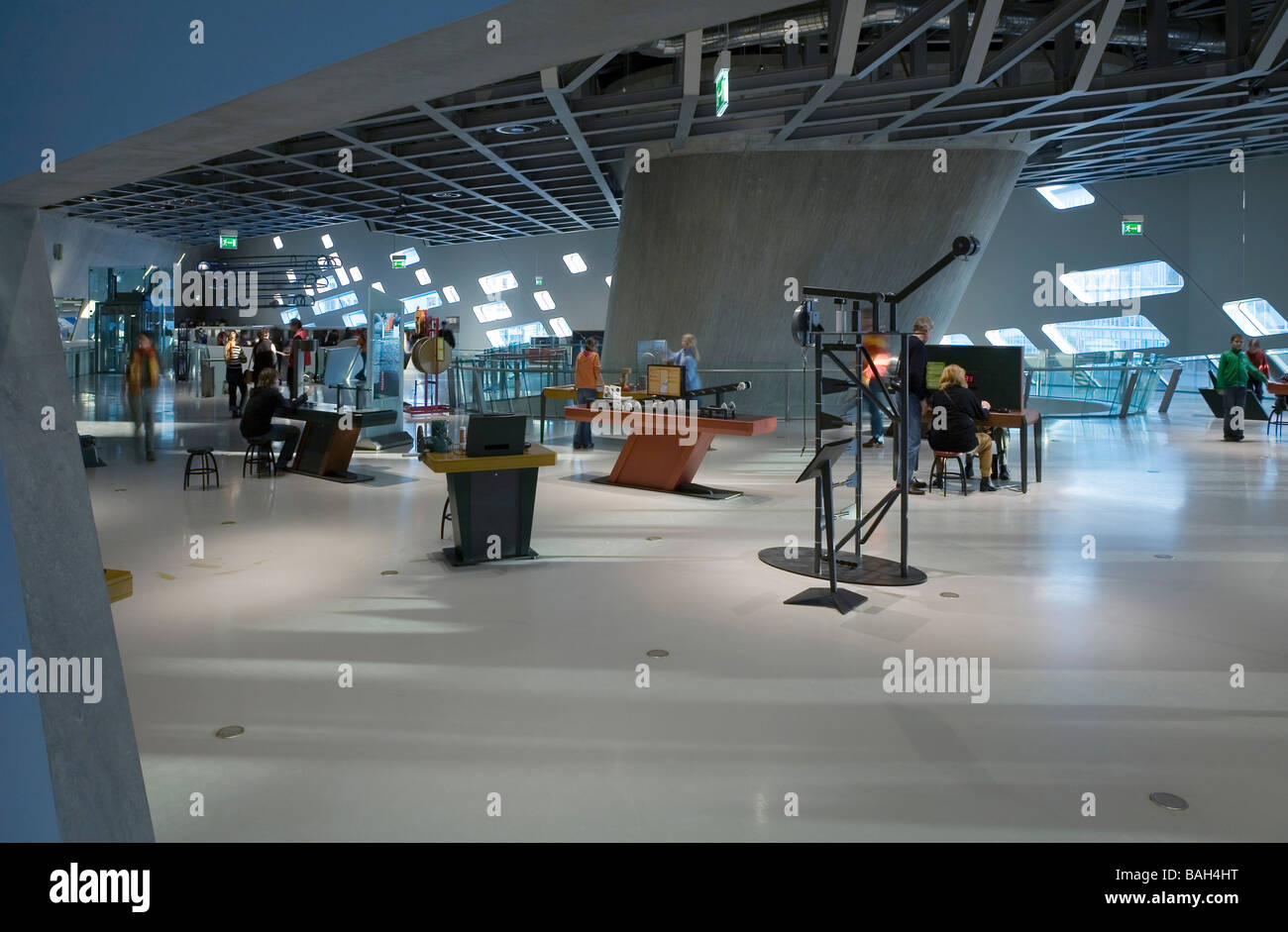 Phaeno Science Center in Wolfsburg, Deutschland, Zaha Hadid Architects mit Mayer Ba "Hrle, Phaeno Science Center. Stockfoto