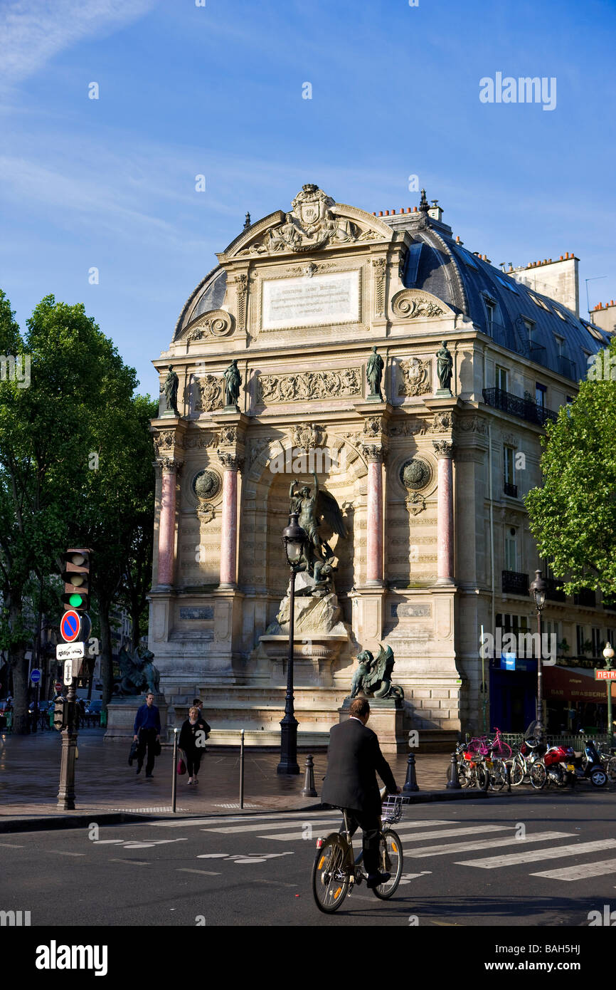 Frankreich, Paris, place Saint-Michel, la Fontaine Saint-Michel (1860) von dem Architekten Gabriel Davioud Stockfoto