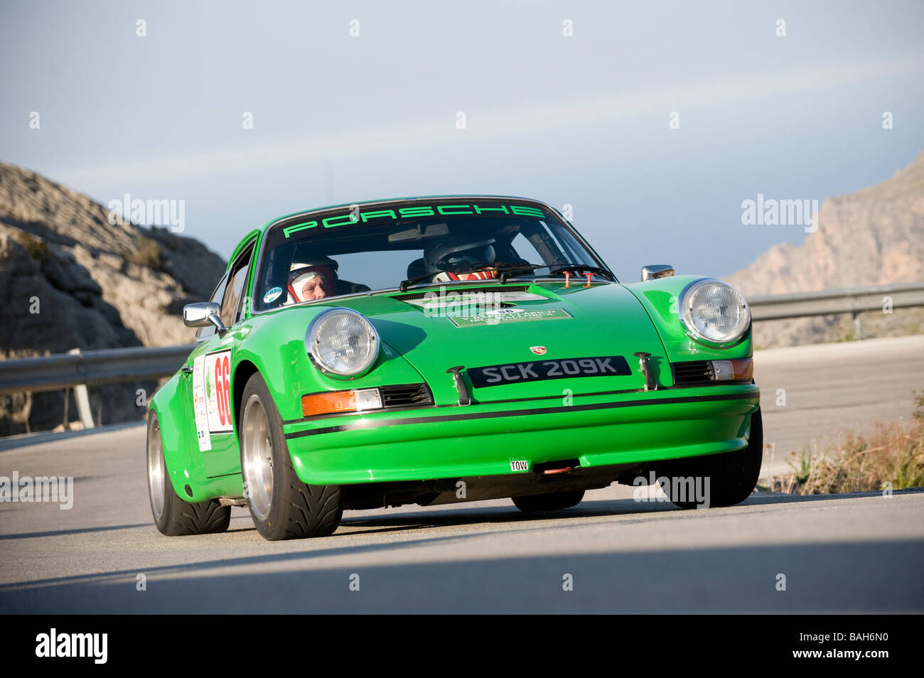 Grün-1971 Porsche 911 ST Sports das Autolaufen in der Classic-Rallye Mallorca Stockfoto