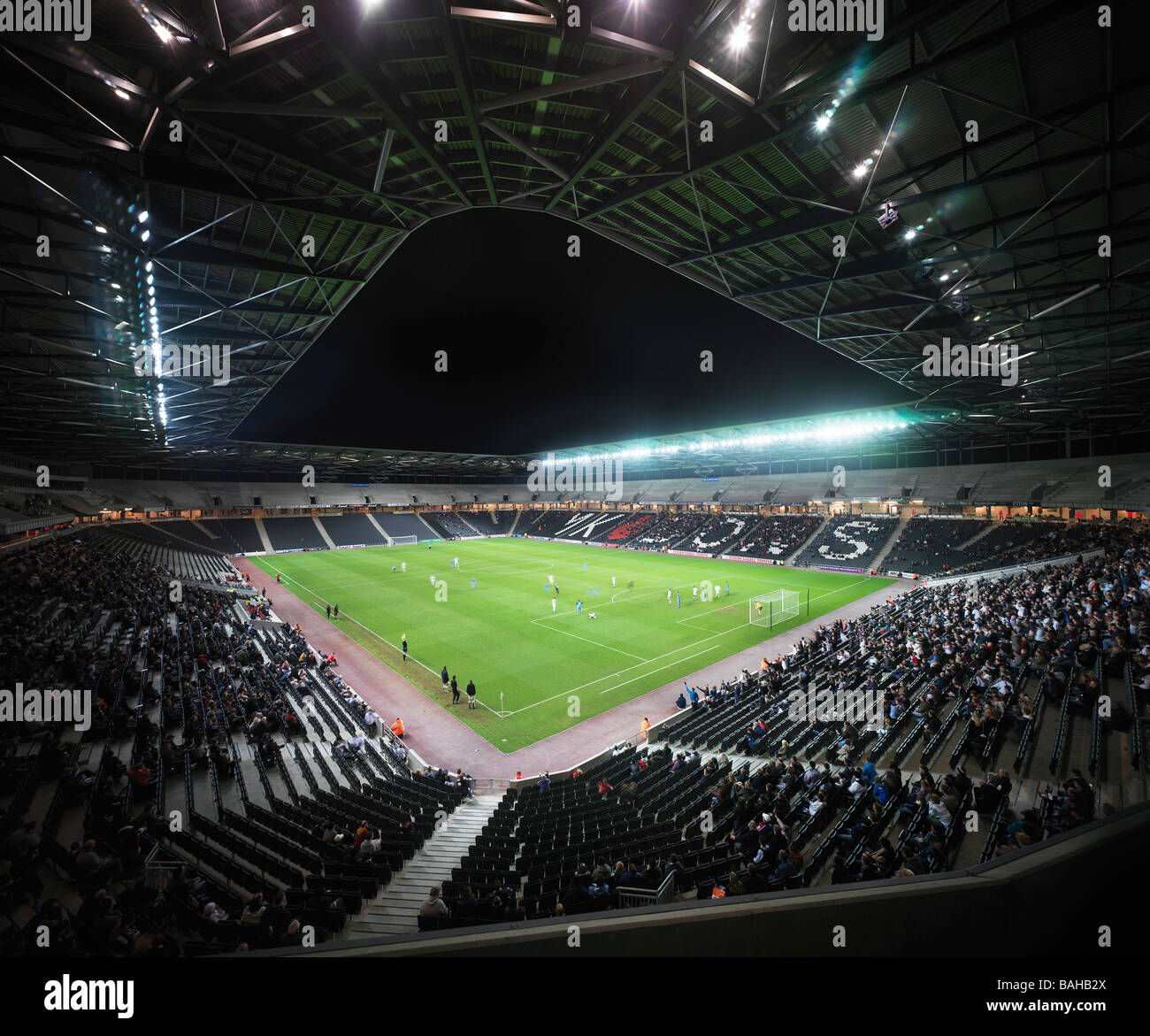 MK DONS STADION, HOK SPORT, MILTON KEYNES, GROßBRITANNIEN Stockfoto