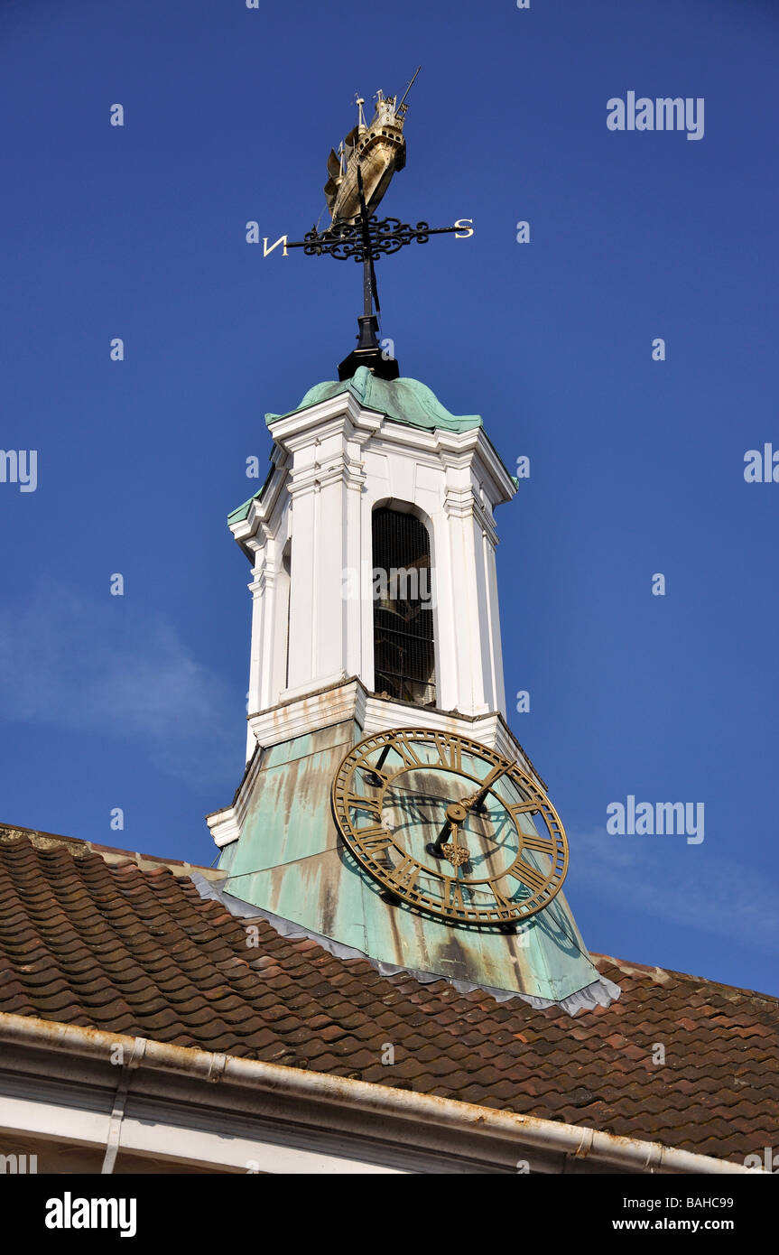 Uhrturm, Rathaus Exchange Castle Street, Farnham, Surrey, England, Vereinigtes Königreich Stockfoto