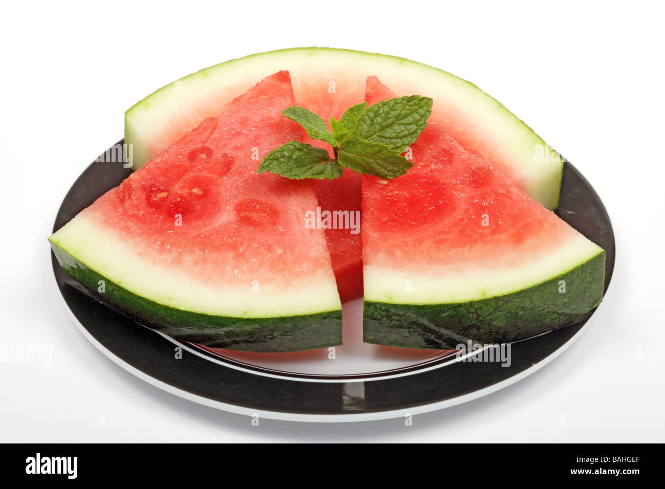 In Scheiben Wassermelone auf einem Teller Stockfoto