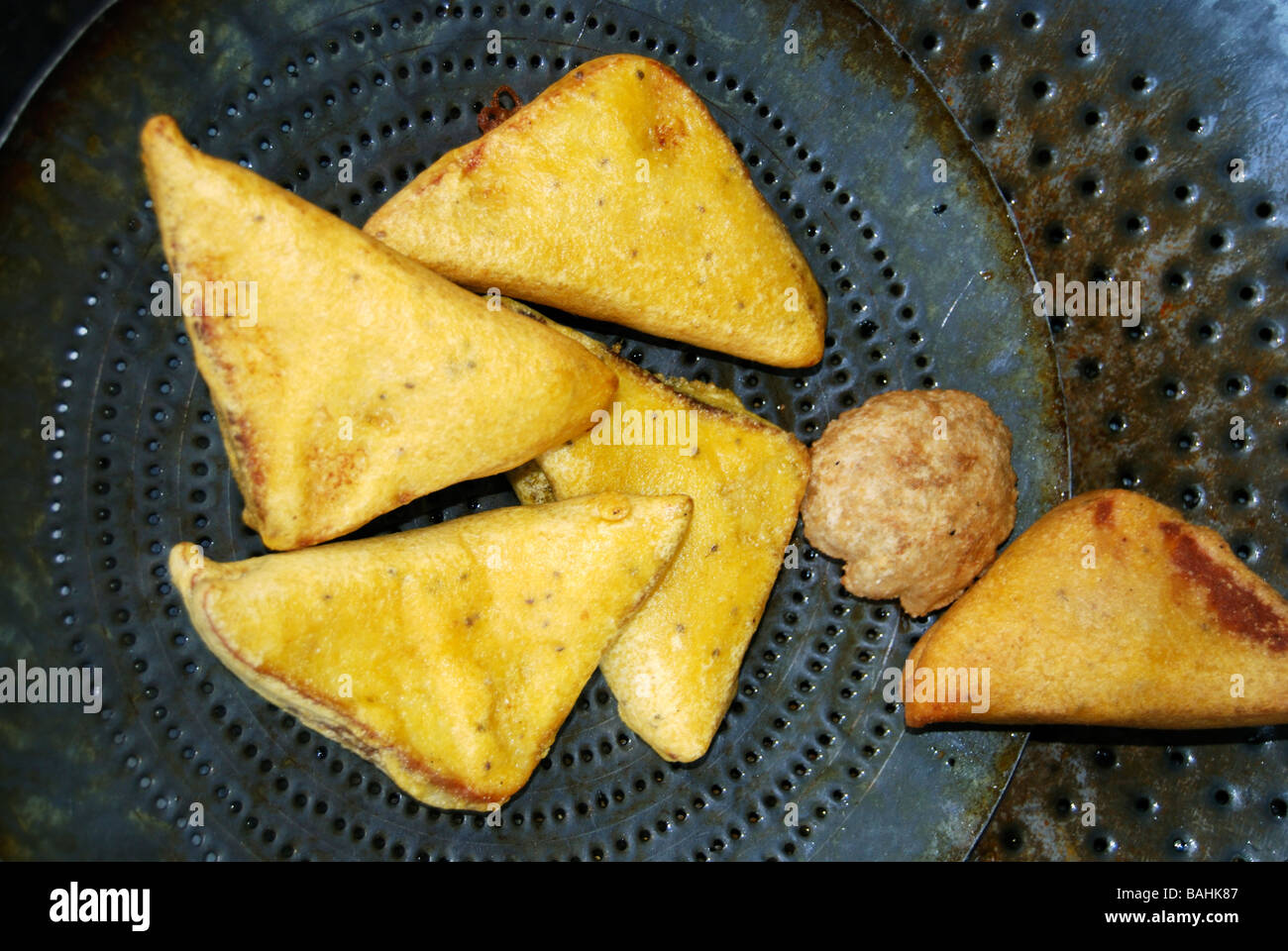 Brot-Pakora ist eine leckere und üppige Snack. Stockfoto