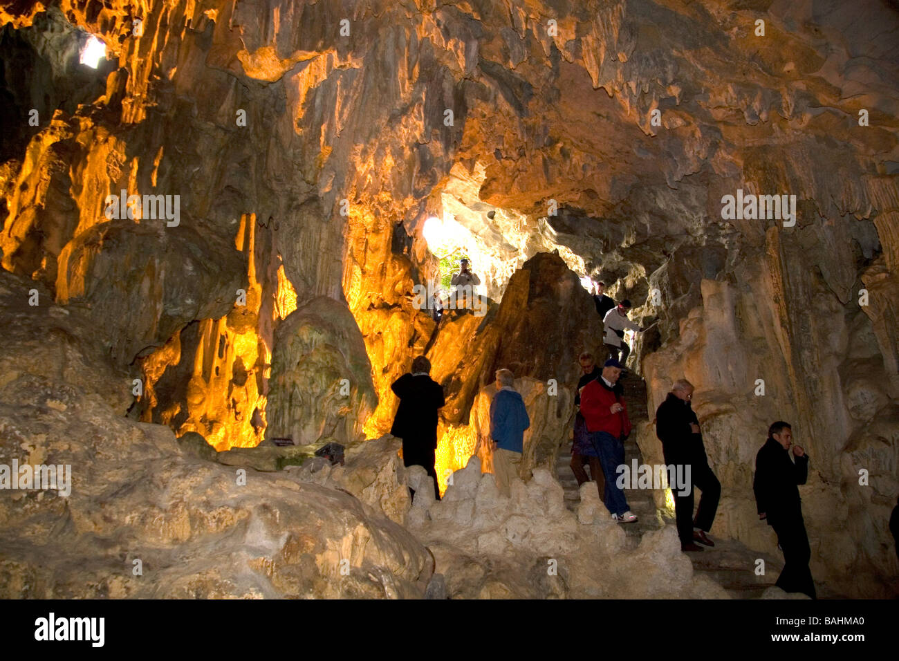 Innere des Hang Sung Sot Höhlen in Ha Long Bay Vietnam Stockfoto