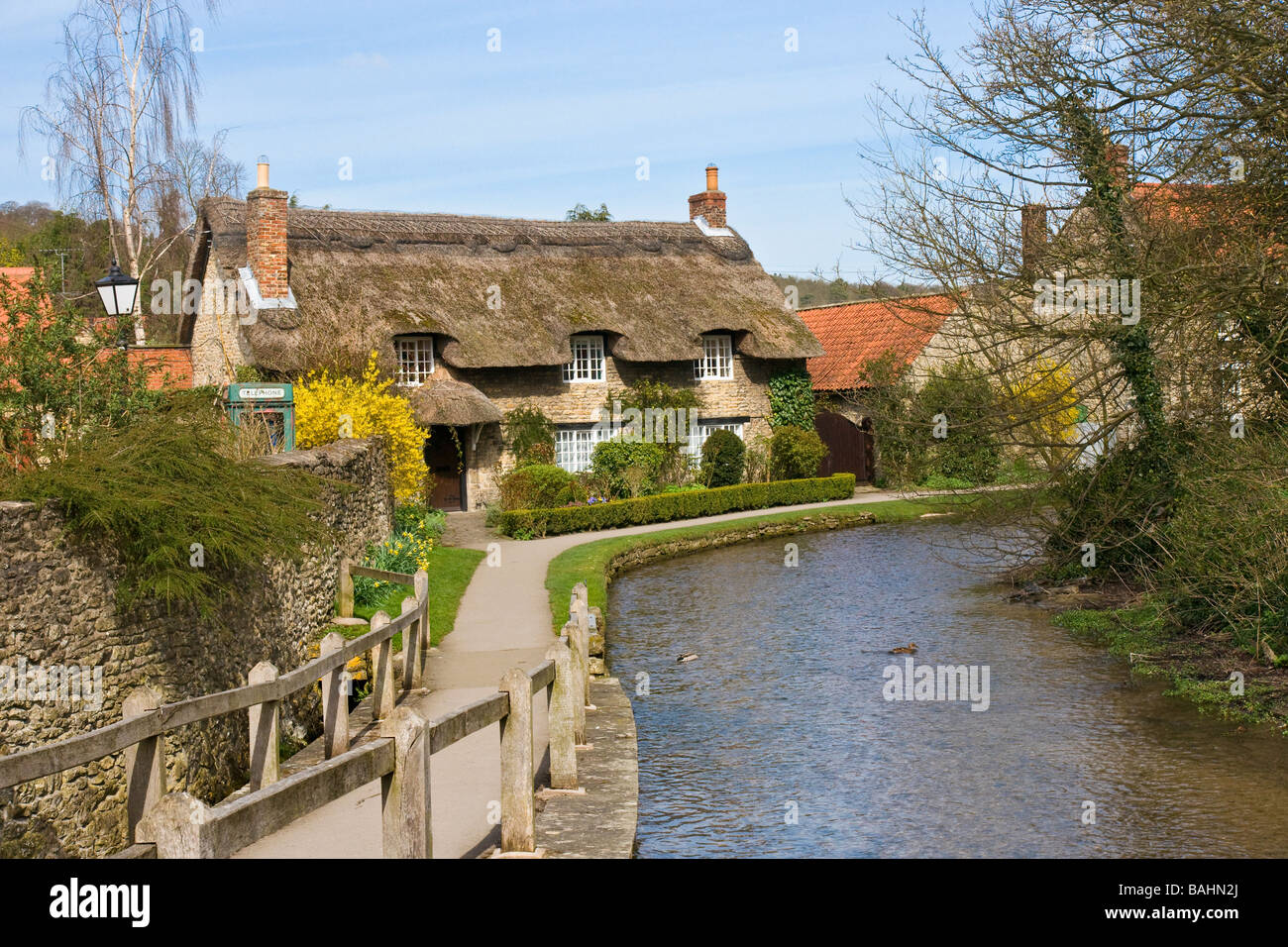 Reetdachhaus am Thornton-le-Dale in North Yorkshire, Großbritannien Stockfoto Reetdachhaus am Thornton-le-Dale in North Yorkshire, Großbritannien Stockfoto
