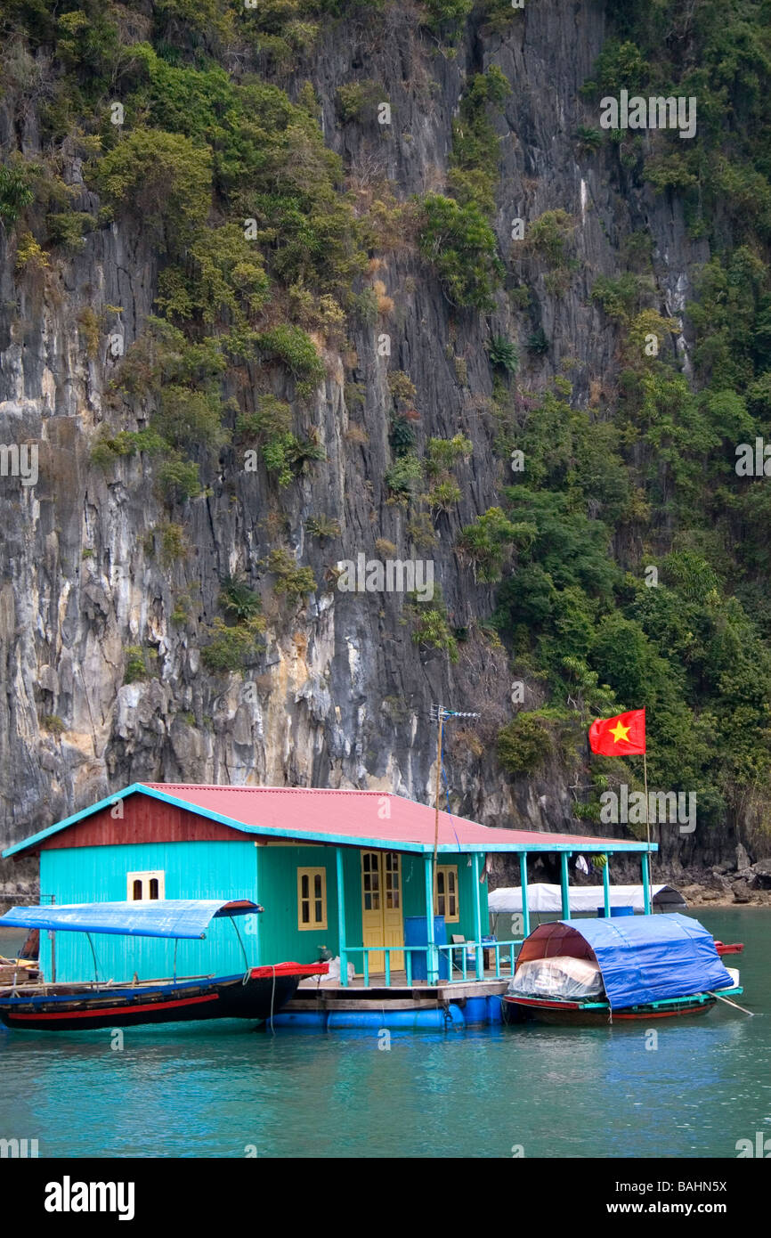 Schwimmenden Zuhause in Ha Long Bay Vientam Stockfoto